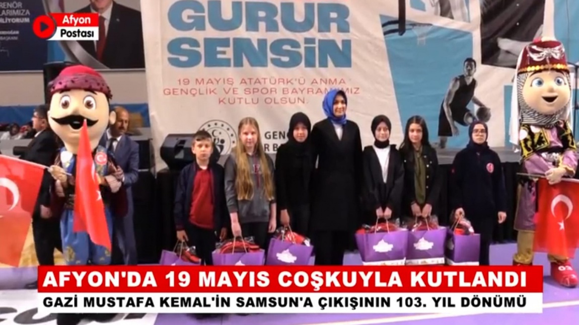 ''19 Mayıs Atatürk'ü Anma Gençlik ve Spor Bayramı'' konulu kompozisyon yarışmasında il birincisi olan okulumuz öğrencisi ödülünü sayın Afyonkarahisar Valisi Doç. Dr. Kübra GÜRAN YİĞİTBAŞI tarafından aldı
