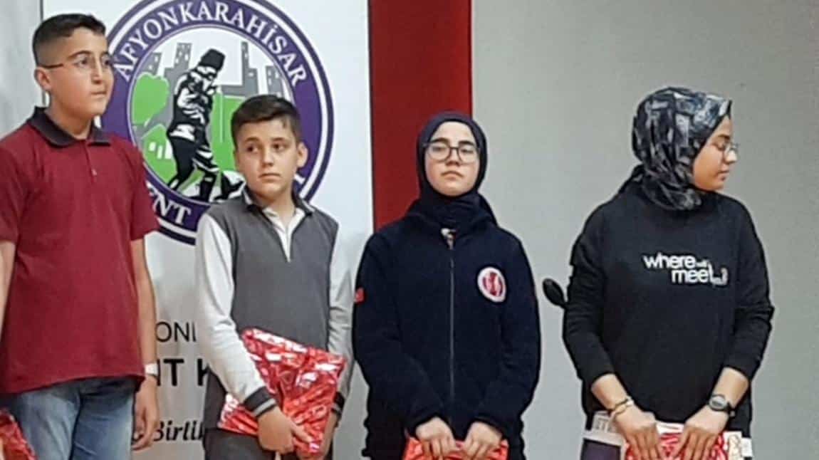 Büyük Taarruzun 100. Yılında Afyonkarahisar Şiir yarışmasında dereceye giren öğrencimiz Kadriye Çelik ödülünü törenle aldı
